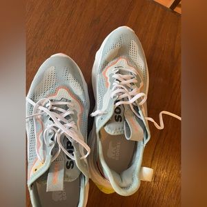 Sorel 8M, never worn, Kinetic Breakthru Day Lace Sneaker